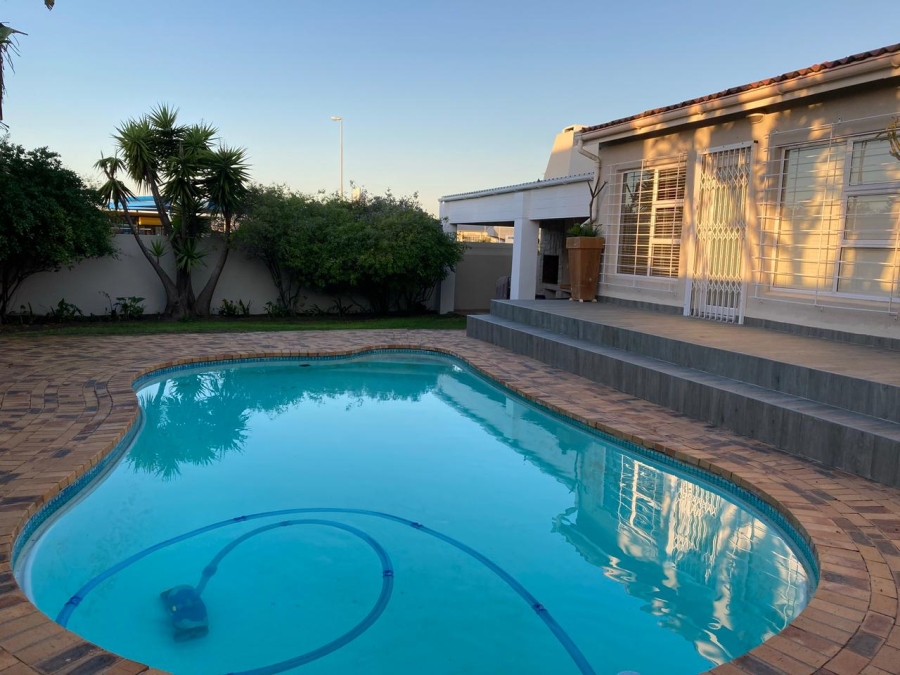 3 Bedroom Property for Sale in Melkbosstrand Central Western Cape